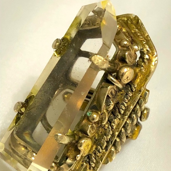 Adjustable clear Crystal ring. - Picture 3 of 8